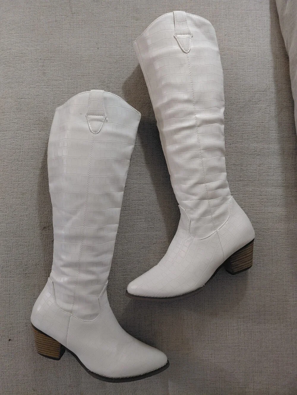 White Croc-Embossed Knee-High Western Boots Size 6.5 Cowgirl Boots - Picture 1 of 13